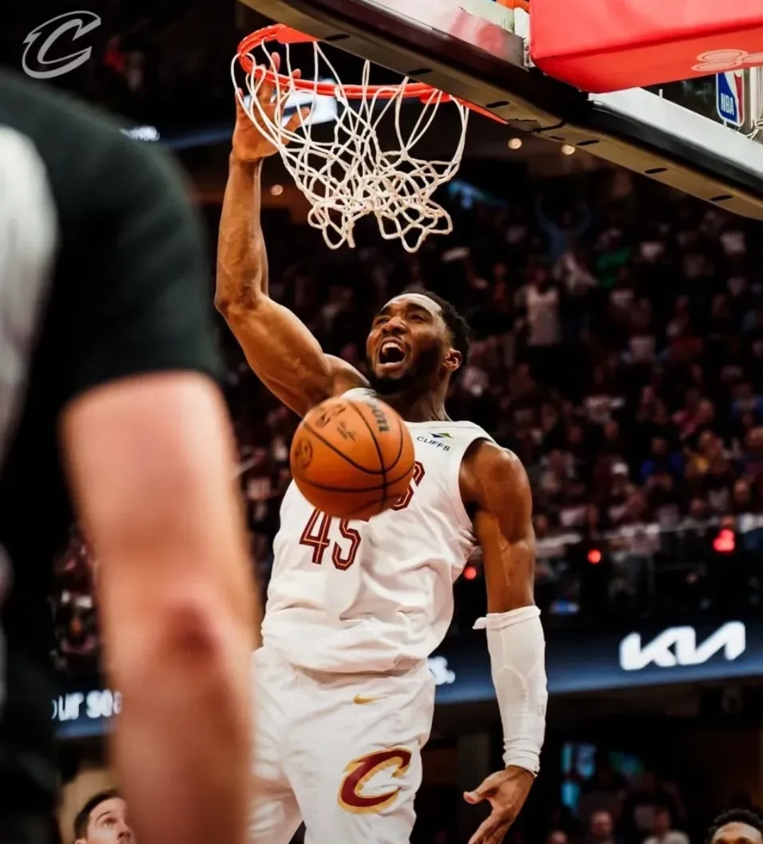 米切尔助爵士击败强敌晋级下一轮 米切尔助爵士击败强敌晋级下一轮