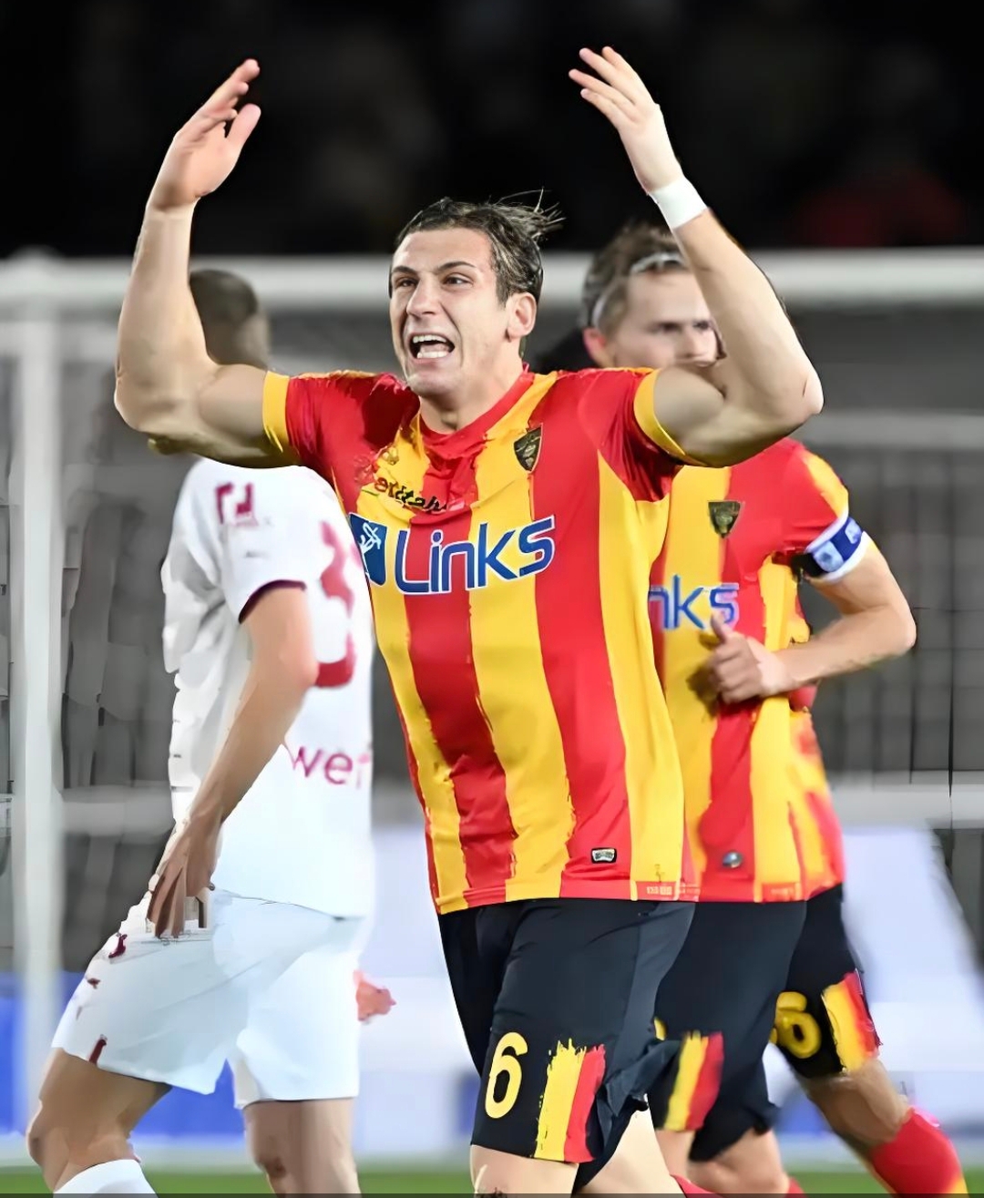 DB彩票入口-关于热那亚球员训练专注，备战欧联杯的信息