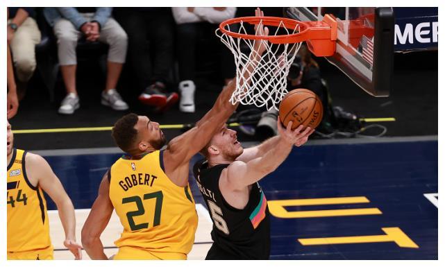 爵士击败马刺:戈贝尔夺帽鸽双 爵士击败马刺:戈贝尔夺帽鸽双