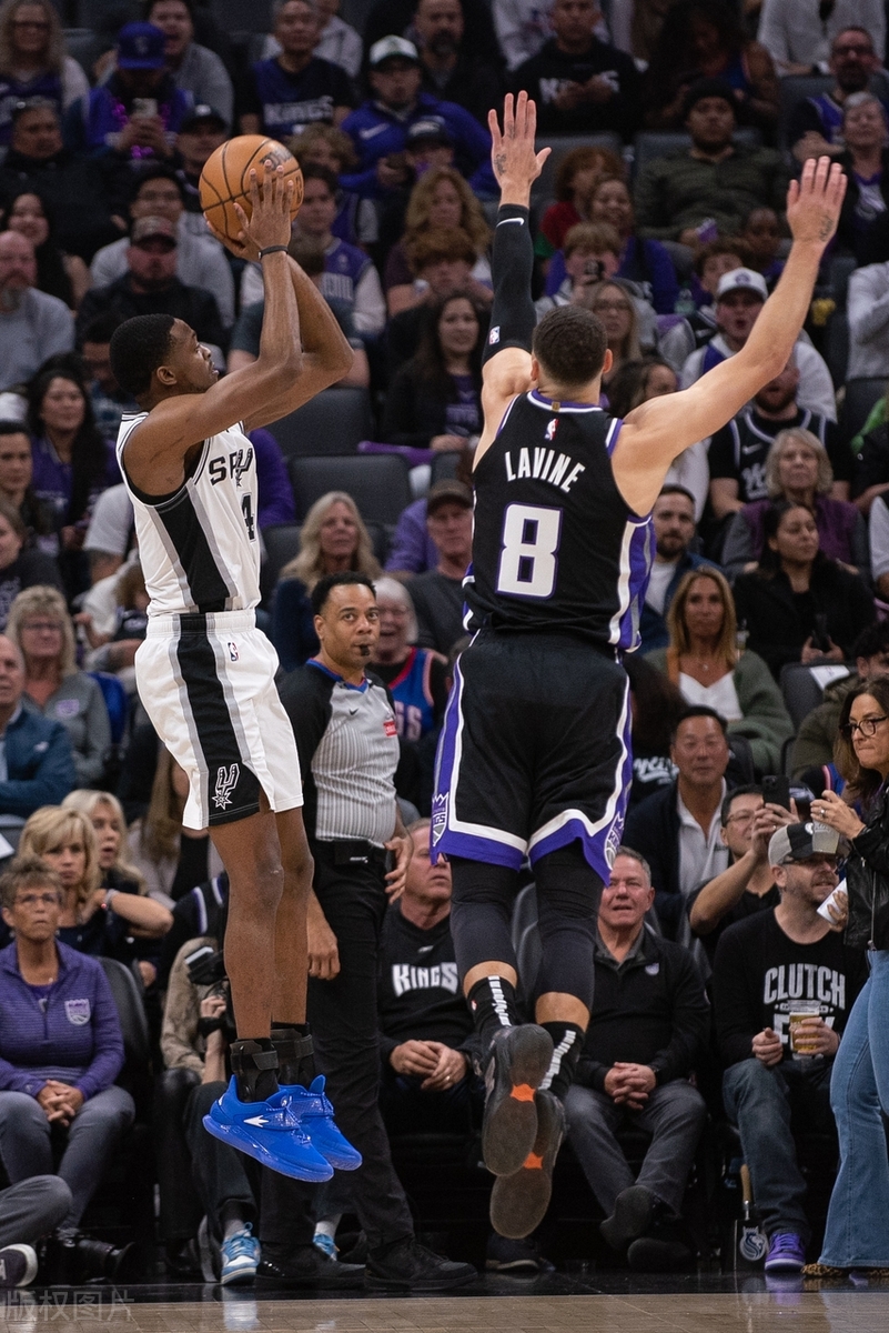 DB彩票入口-关于公牛主场力擒马刺,拉文砍下35分的信息