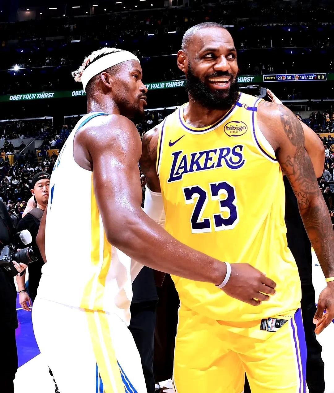 勇士击败湖人,保持不败纪录 勇士击败湖人,保持不败纪录