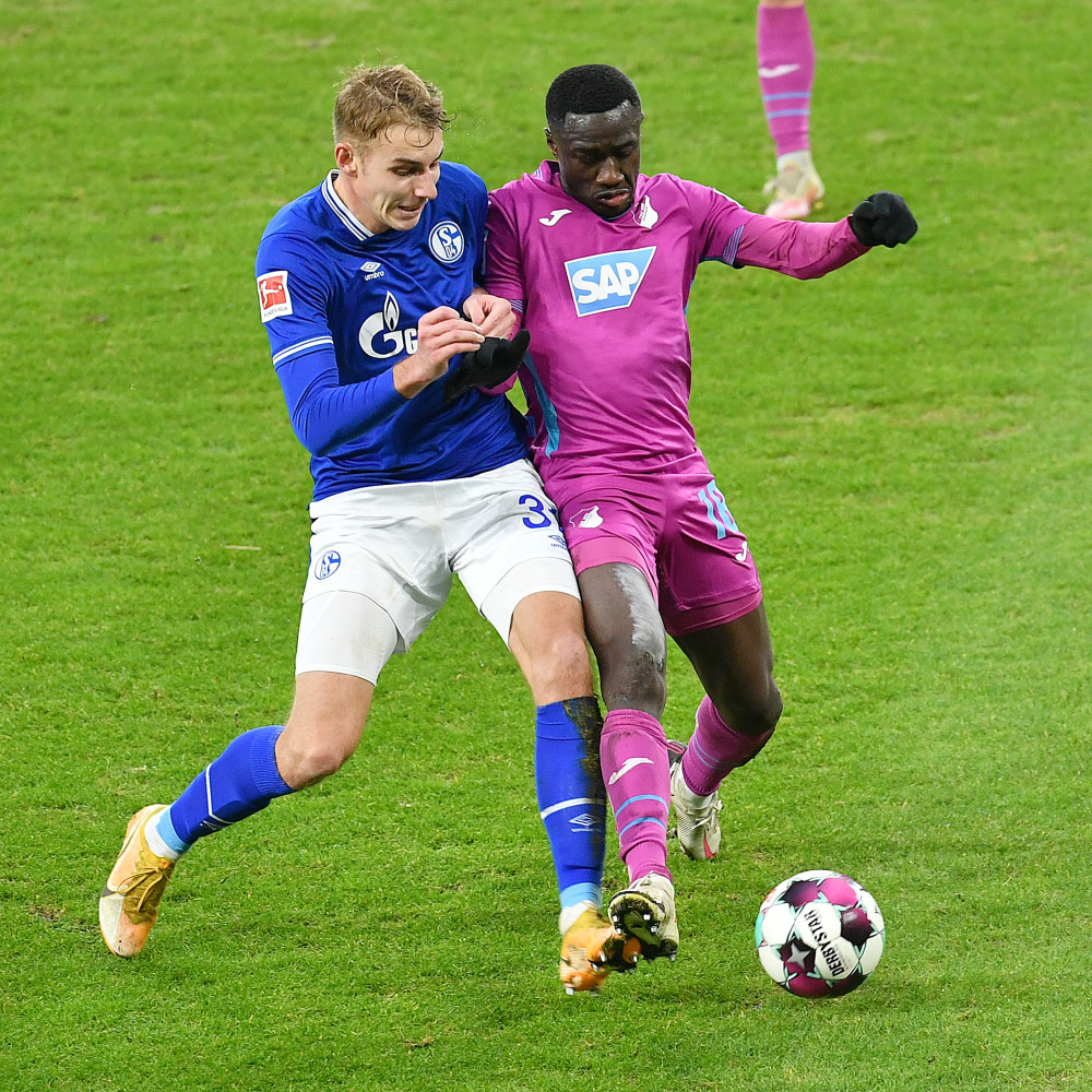 沙尔克04客场逆转胜药厂,终结四连败的壮举闪耀德甲赛场 沙尔克04客场逆转胜药厂,终结四连败的壮举闪耀德甲赛场