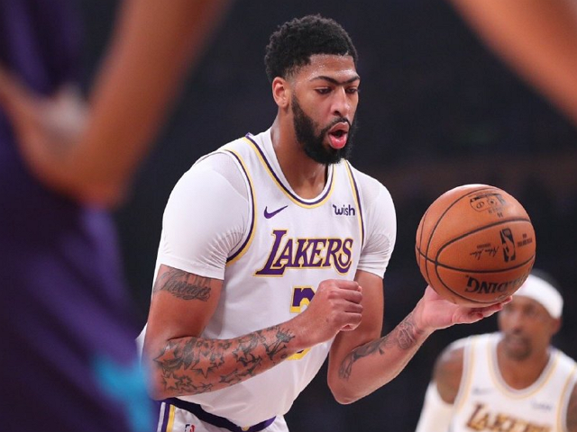 雄狮被圣人逆袭,保罗带领湖人迎来三连胜 雄狮被圣人逆袭,保罗带领湖人迎来三连胜