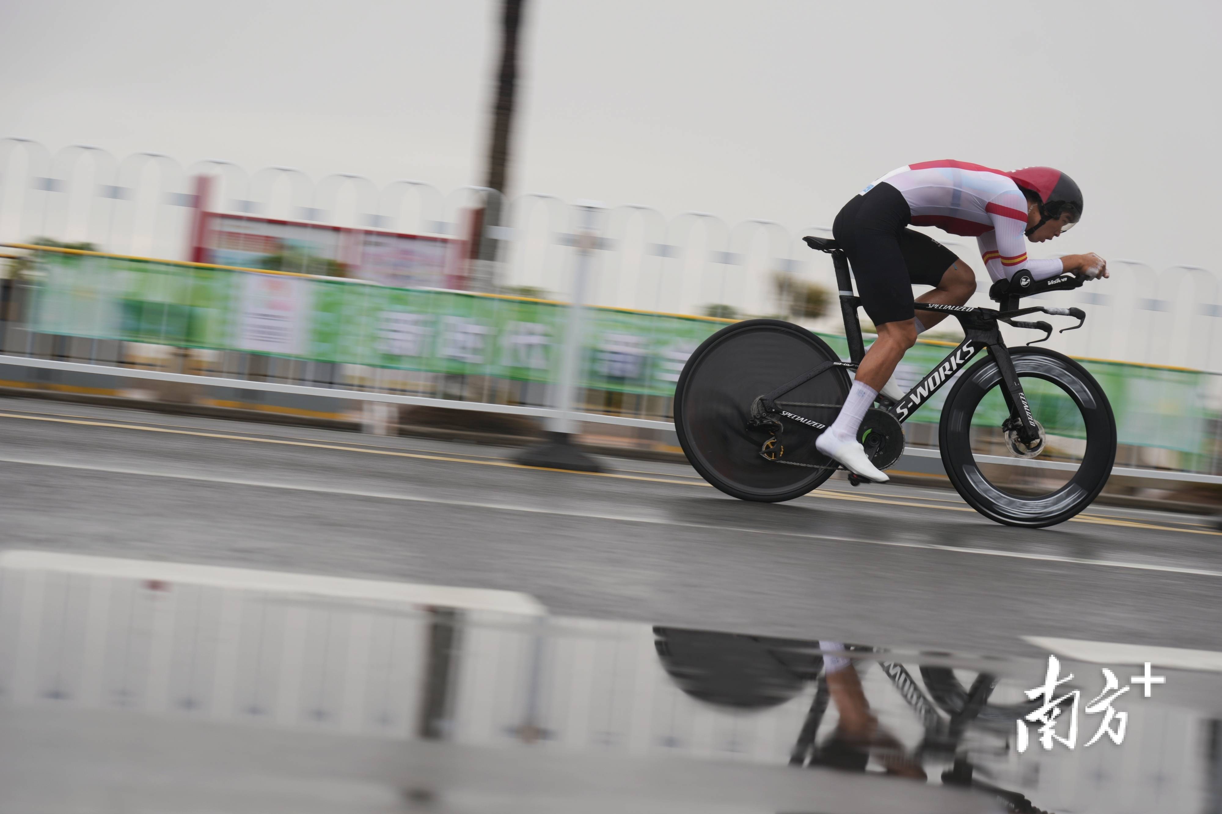 自行车比赛：速度最快夺标