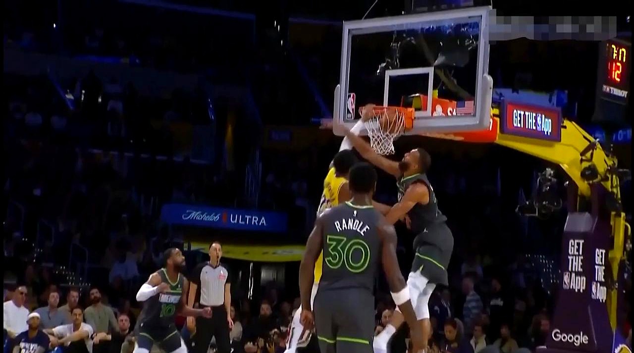 包含雷霆鏖战湖人，戈贝尔高光表现的词条